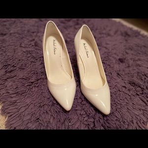 Michael Antonio white heels/pumps